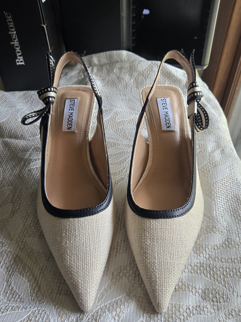 Steve Madden Women's Cream Slingback Pointed-Toe Flats - Picture 2 of 7